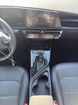 
										KIA Niro full									