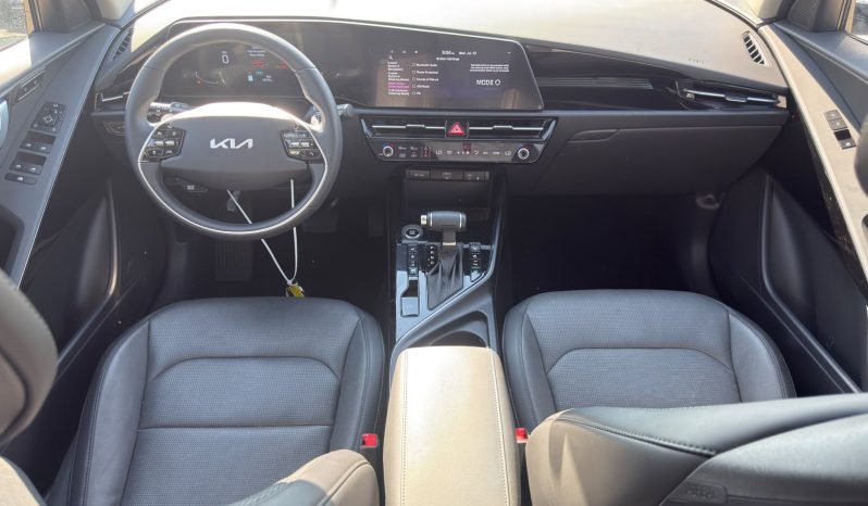 
								KIA Niro full									