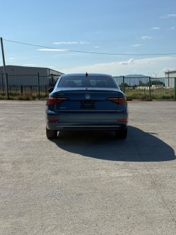 
										Volkswagen Jetta full									