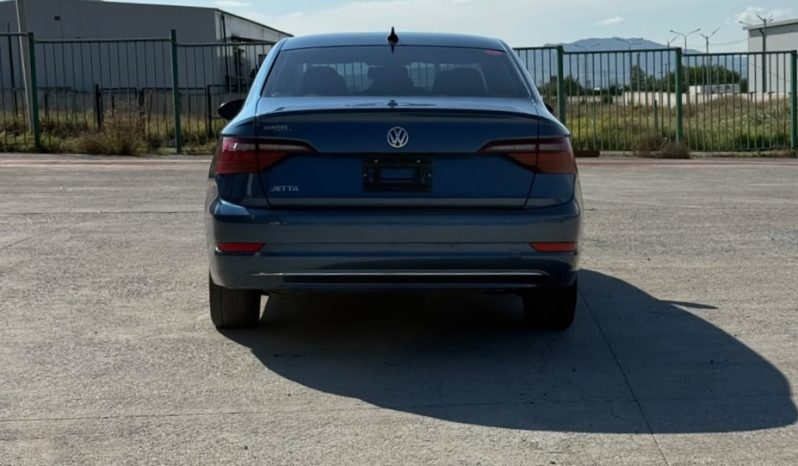 
								Volkswagen Jetta full									