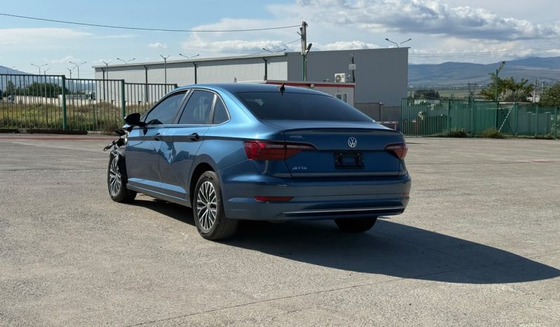 
								Volkswagen Jetta full									