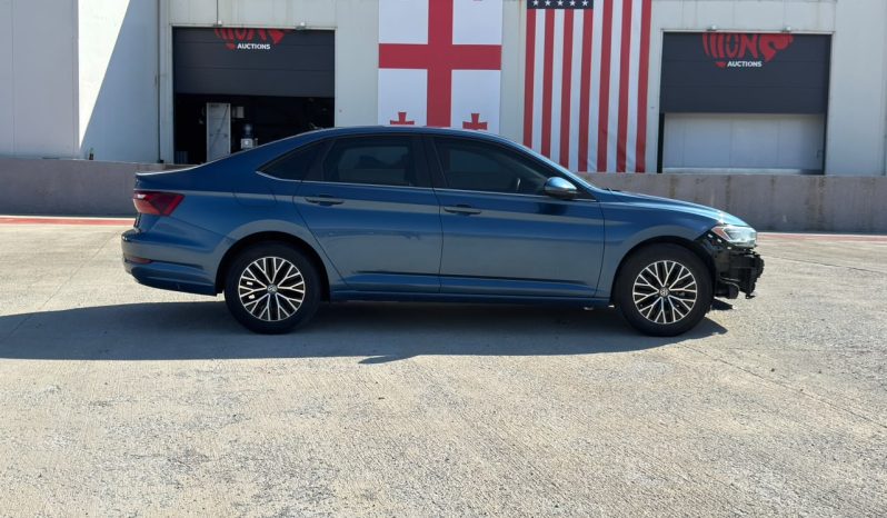 
								Volkswagen Jetta full									