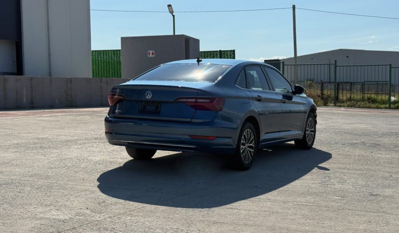
								Volkswagen Jetta full									