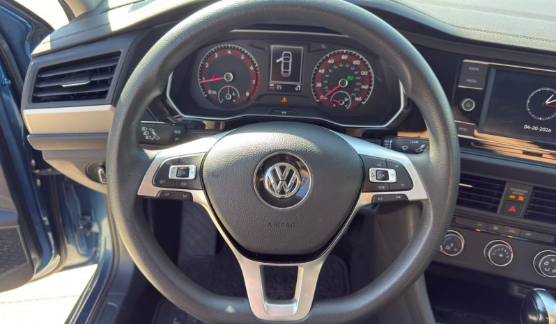 
								Volkswagen Jetta full									