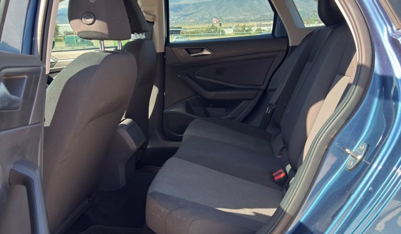 
								Volkswagen Jetta full									