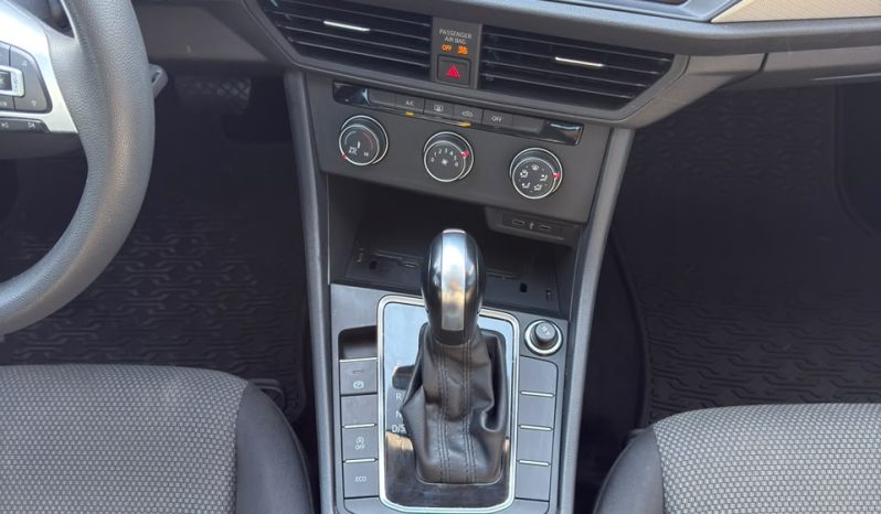 
								Volkswagen Jetta full									