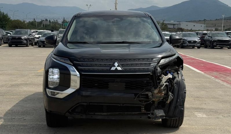 
								2022 Mitsubishi Outlander full									