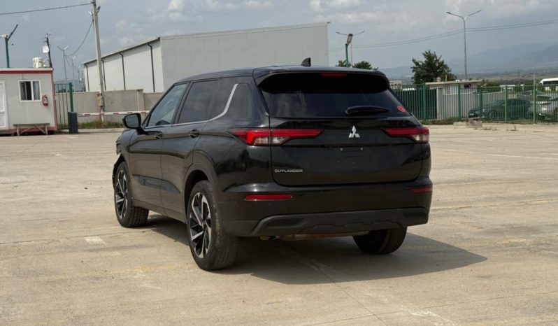 
								2022 Mitsubishi Outlander full									