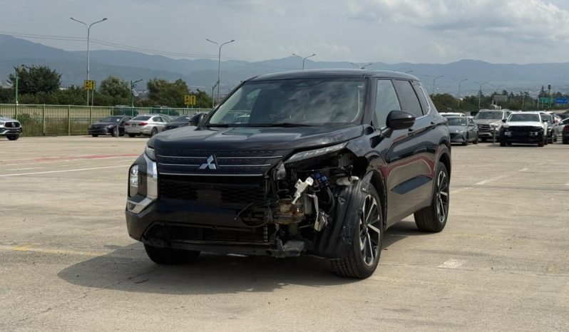 
								2022 Mitsubishi Outlander full									