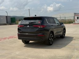 
										2022 Mitsubishi Outlander full									