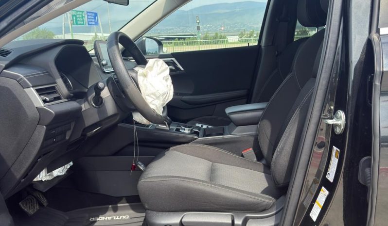 
								2022 Mitsubishi Outlander full									