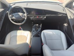 
										Kia Niro full									