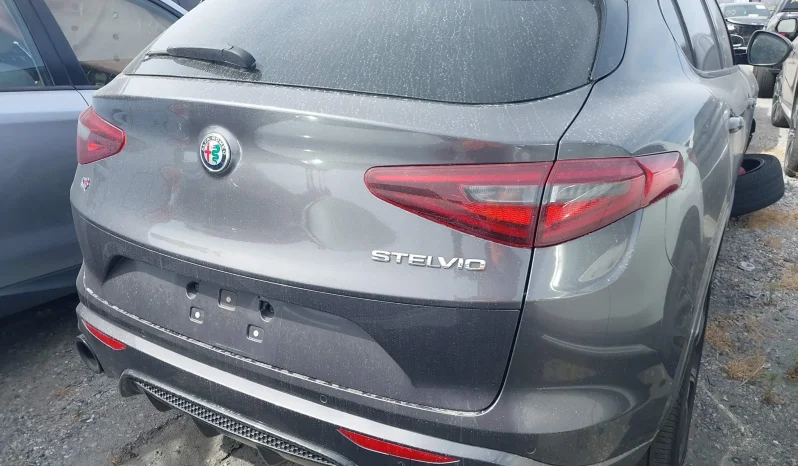 
								Alfa Romeo Stelvio full									