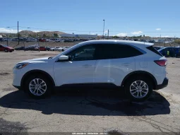 
										Ford Escape full									