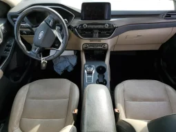 
										Ford Escape full									