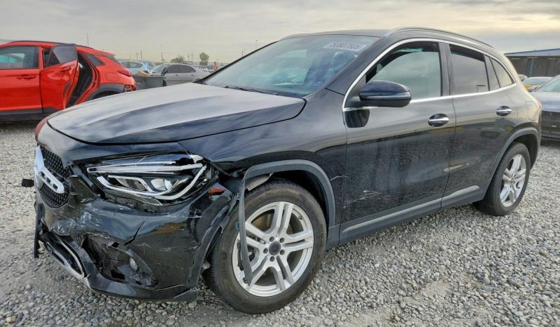 
								Mercedes-Benz GLA-Class full									