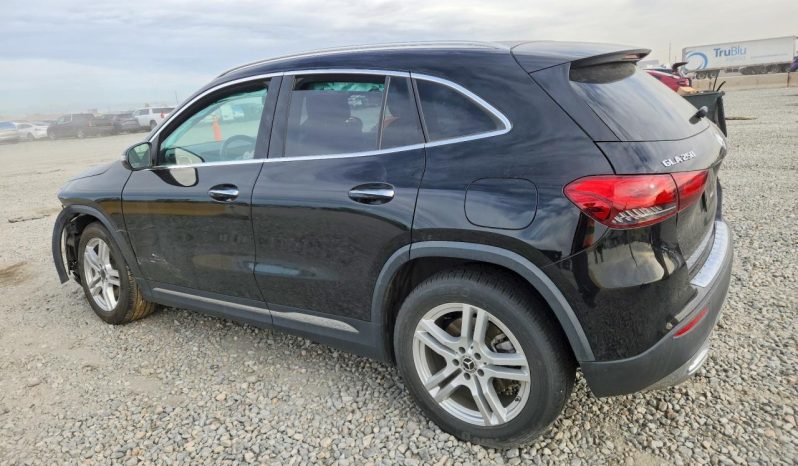 
								Mercedes-Benz GLA-Class full									