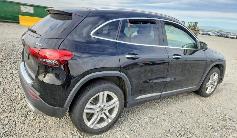 
								Mercedes-Benz GLA-Class full									