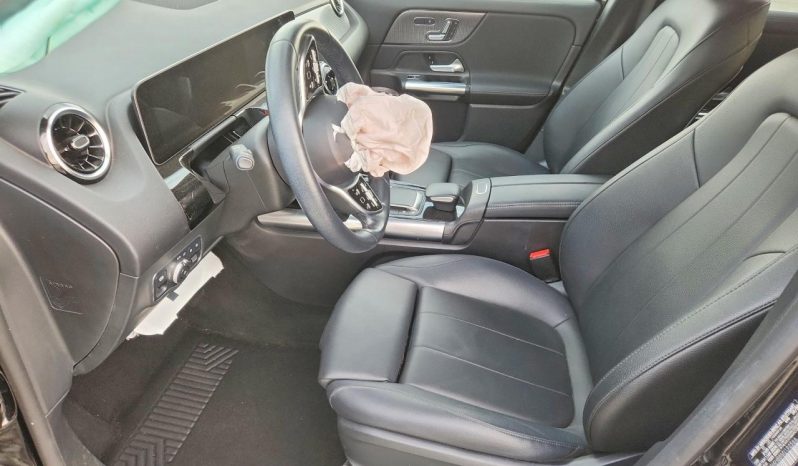 
								Mercedes-Benz GLA-Class full									