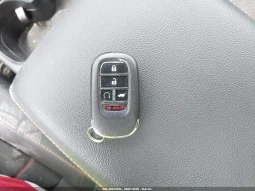 
										Honda CR-V Hybrid full									