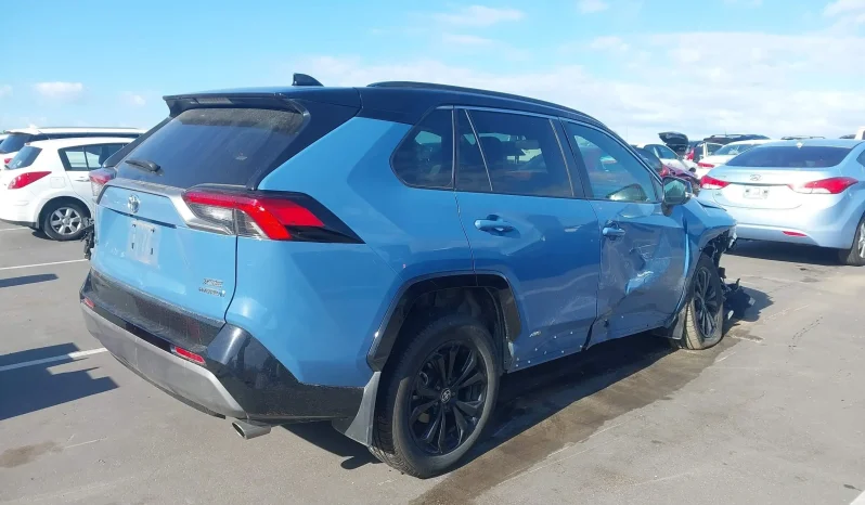 
								Toyota RAV4 full									