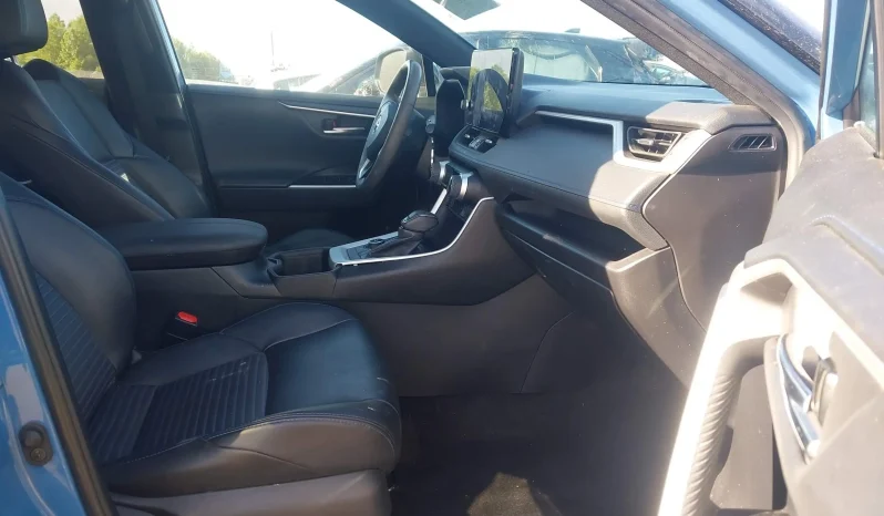 
								Toyota RAV4 full									