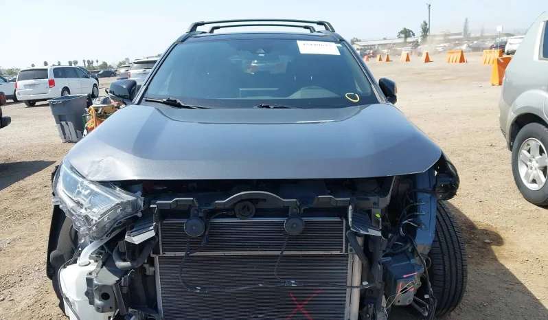
								Toyota RAV4 full									