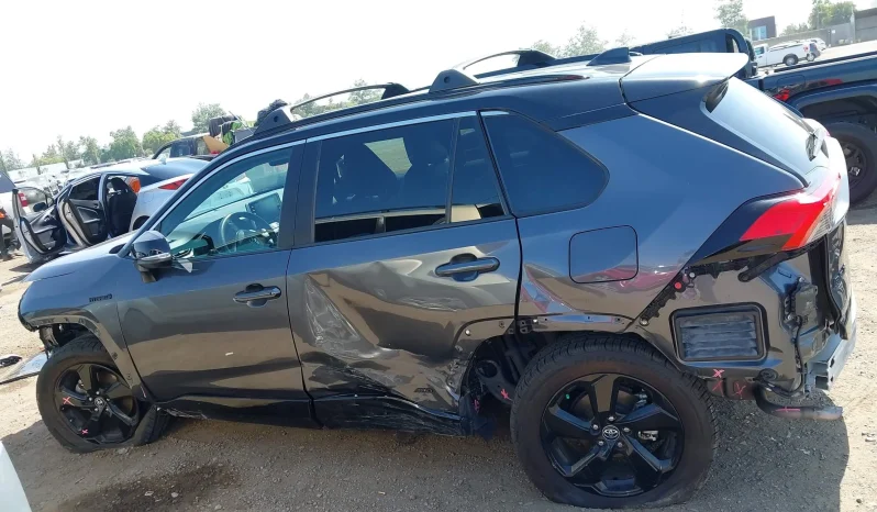 
								Toyota RAV4 full									