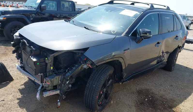 
								Toyota RAV4 full									