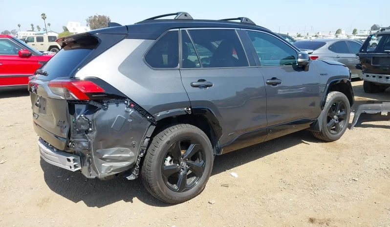 
								Toyota RAV4 full									