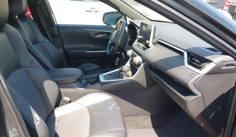 
								Toyota RAV4 full									