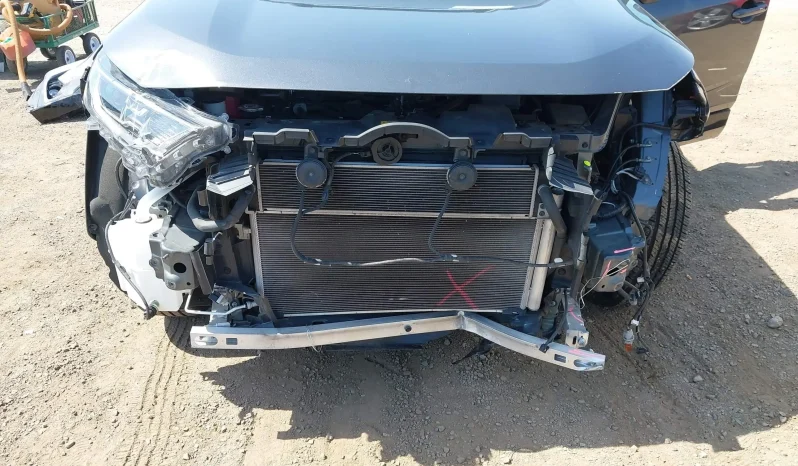 
								Toyota RAV4 full									