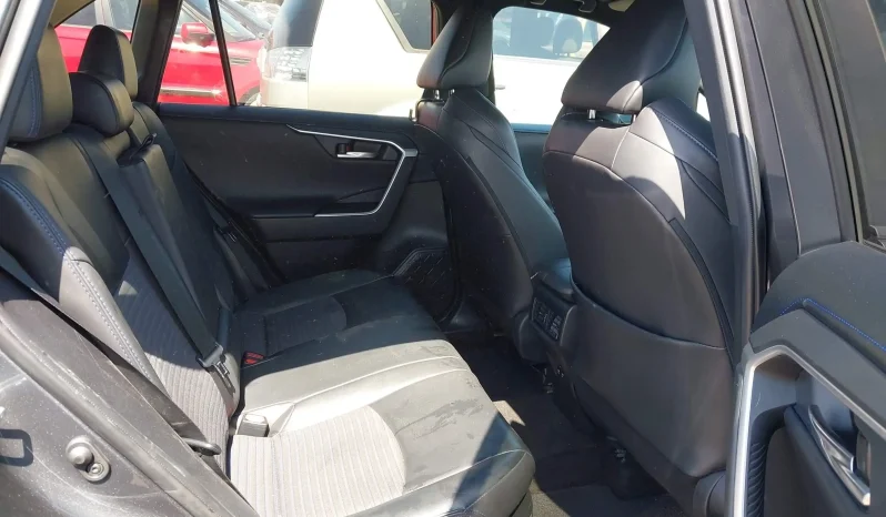 
								Toyota RAV4 full									