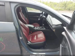 
										Mazda CX-30 full									
