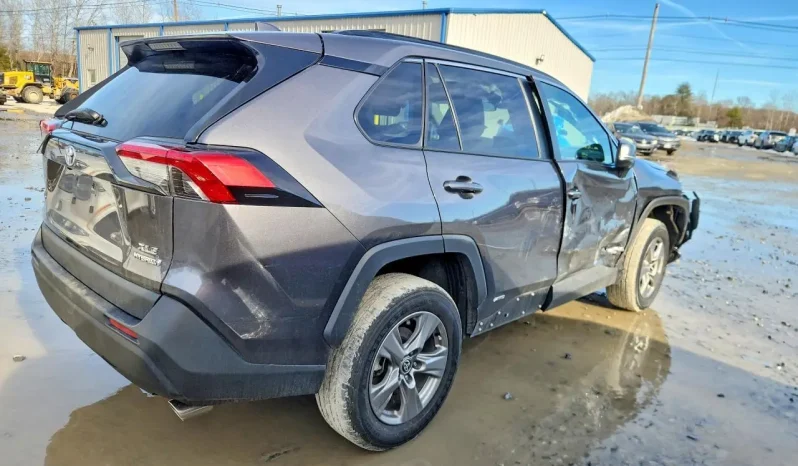 
								Toyota RAV4 full									