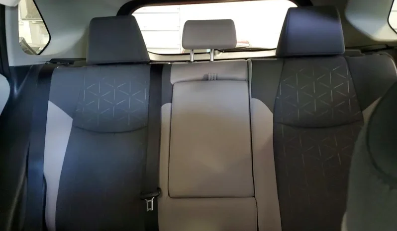 
								Toyota RAV4 full									