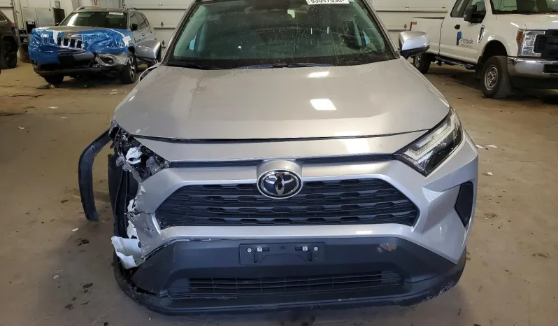 
								Toyota RAV4 full									