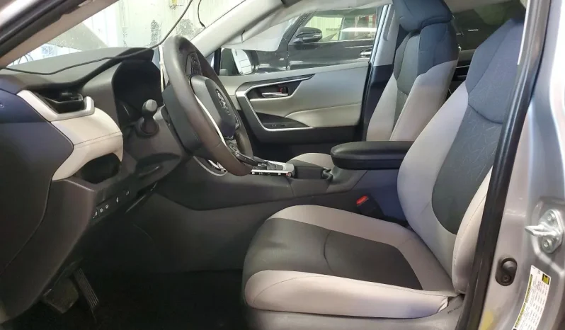 
								Toyota RAV4 full									