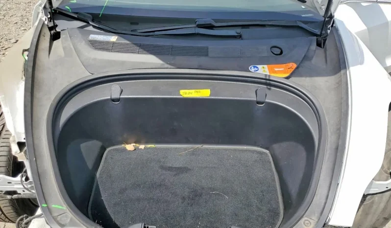 
								Tesla MODEL 3 full									