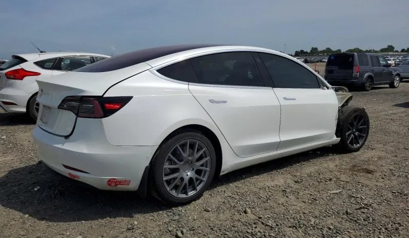 
								Tesla MODEL 3 full									