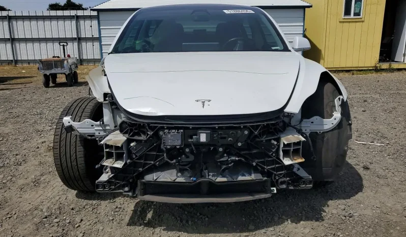 
								Tesla MODEL 3 full									