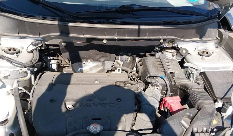
								Mitsubishi Outlander Sport full									
