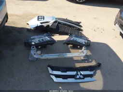 
										Mitsubishi Outlander Sport full									