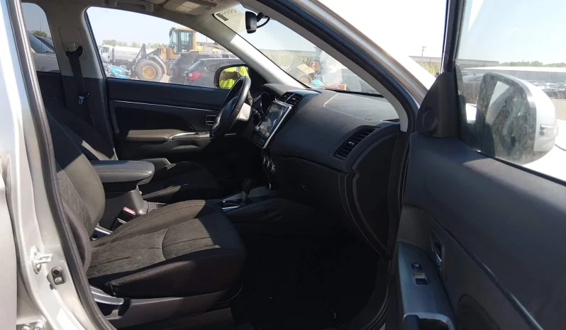 
								Mitsubishi Outlander Sport full									