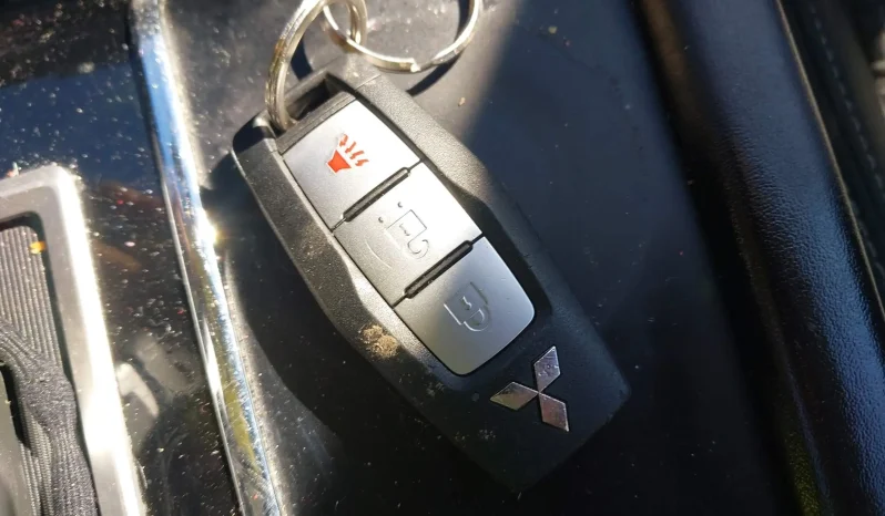 
								Mitsubishi Outlander full									