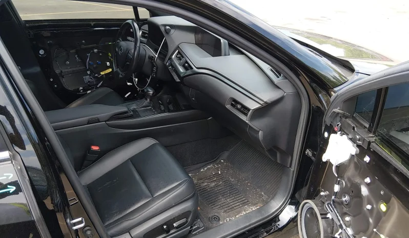 
								Lexus UX 250H full									