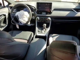 
										Toyota RAV4 full									