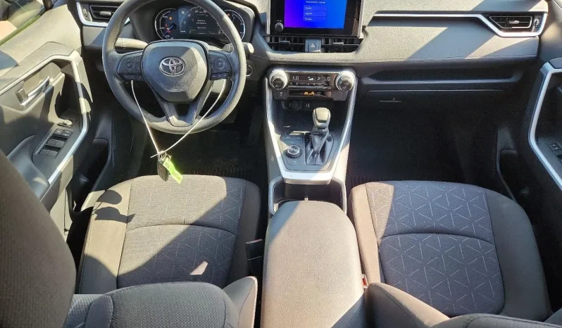 
								Toyota RAV4 full									