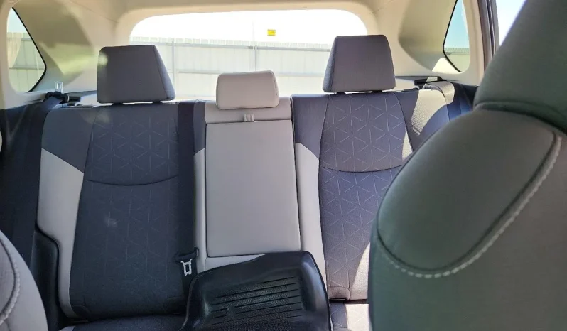 
								Toyota RAV4 full									