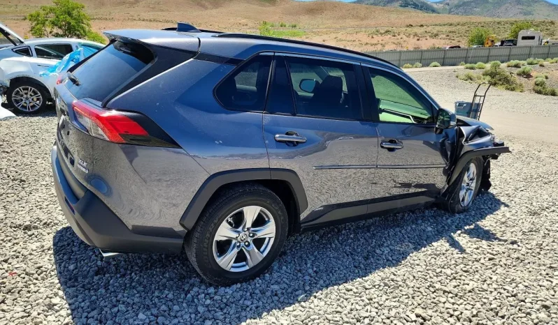 
								Toyota RAV4 full									